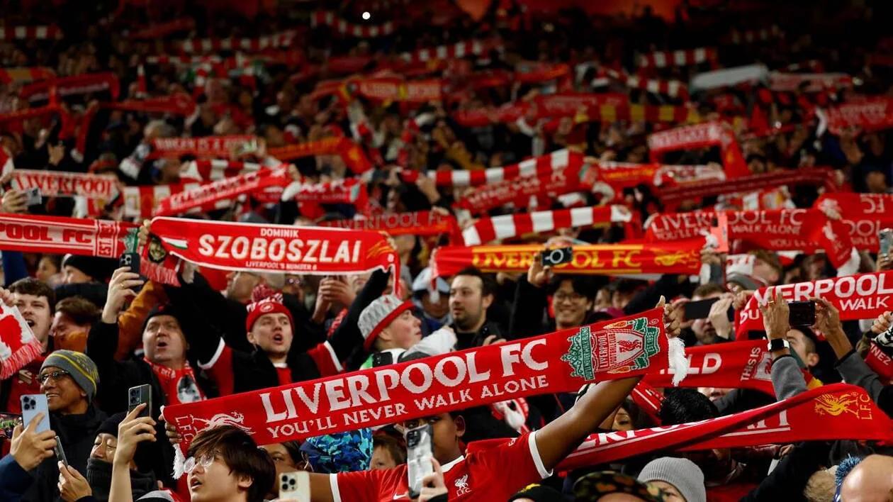 Qui a été le premier club à adopter "You’ll Never Walk Alone" comme hymne ?