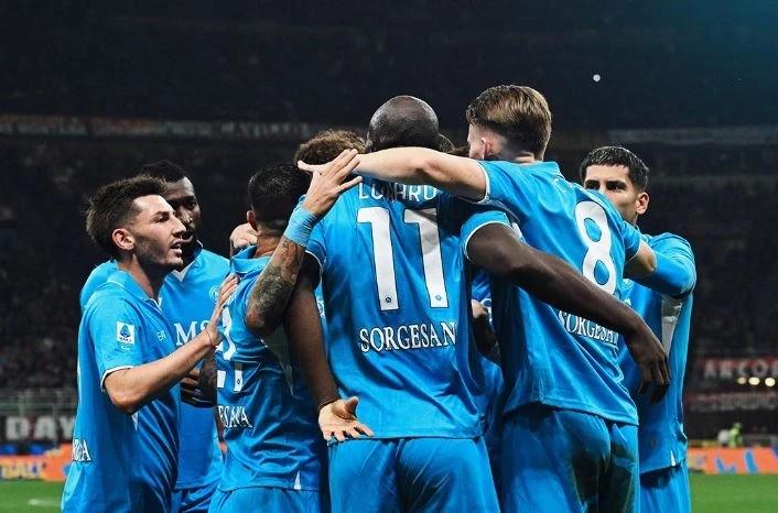 Serie A : Naples freiné face à la Lazio, et sous la menace de l'Inter Milan