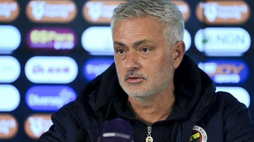 Fenerbahçe : José Mourinho au cœur d’une polémique raciste en Turquie