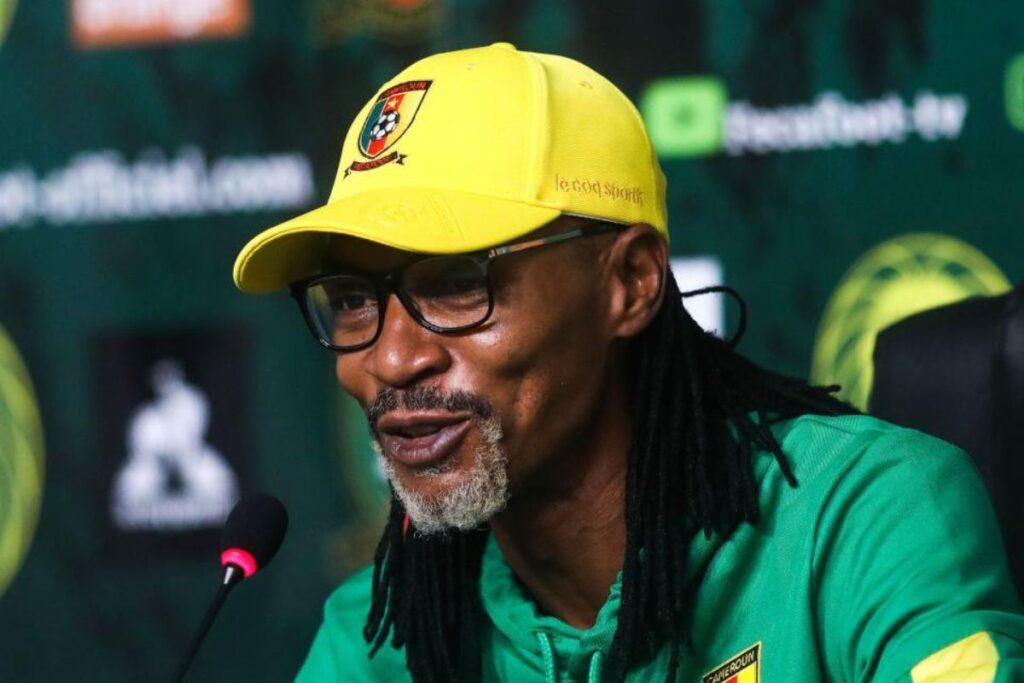 Centrafrique : Rigobert Song vivement critiqué après sa publication avec un verre à la main