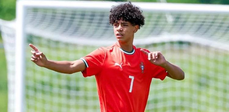 Cristiano Ronaldo Junior fait ses premiers pas avec la sélection portugaise U15