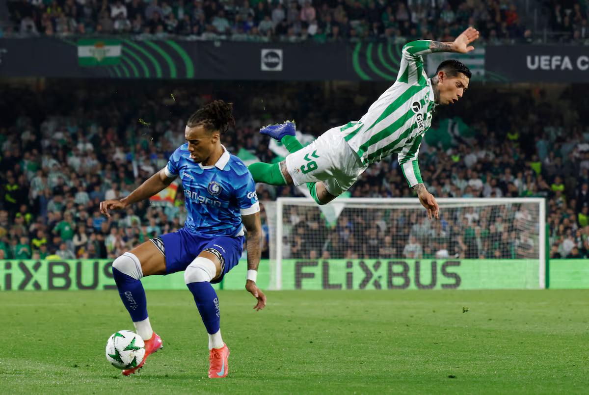 Chelsea renverse le Betis et décroche la Ligue Conférence !