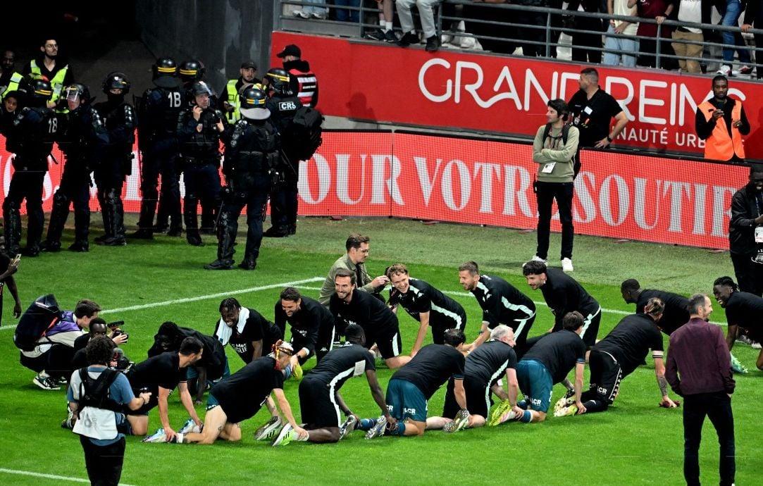 Reims relégué en Ligue 2 : la colère des supporters éclate à Auguste-Delaune