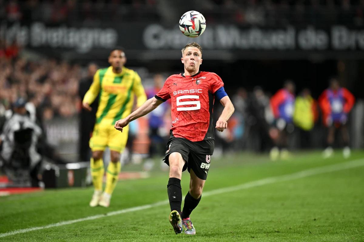 Adrien Truffert vers l’Angleterre ? Bournemouth accélère pour le latéral rennais