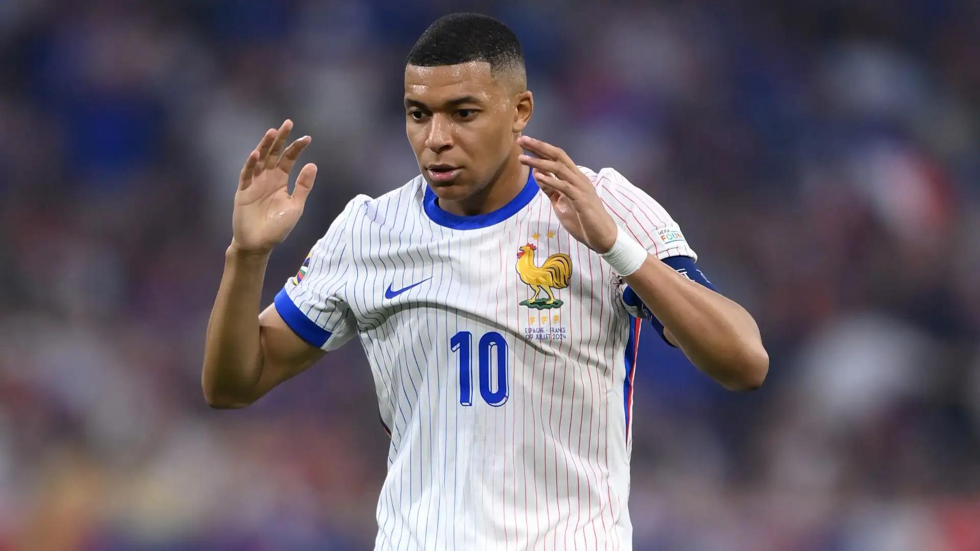 Faut-il continuer avec Kylian Mbappé en pointe ?