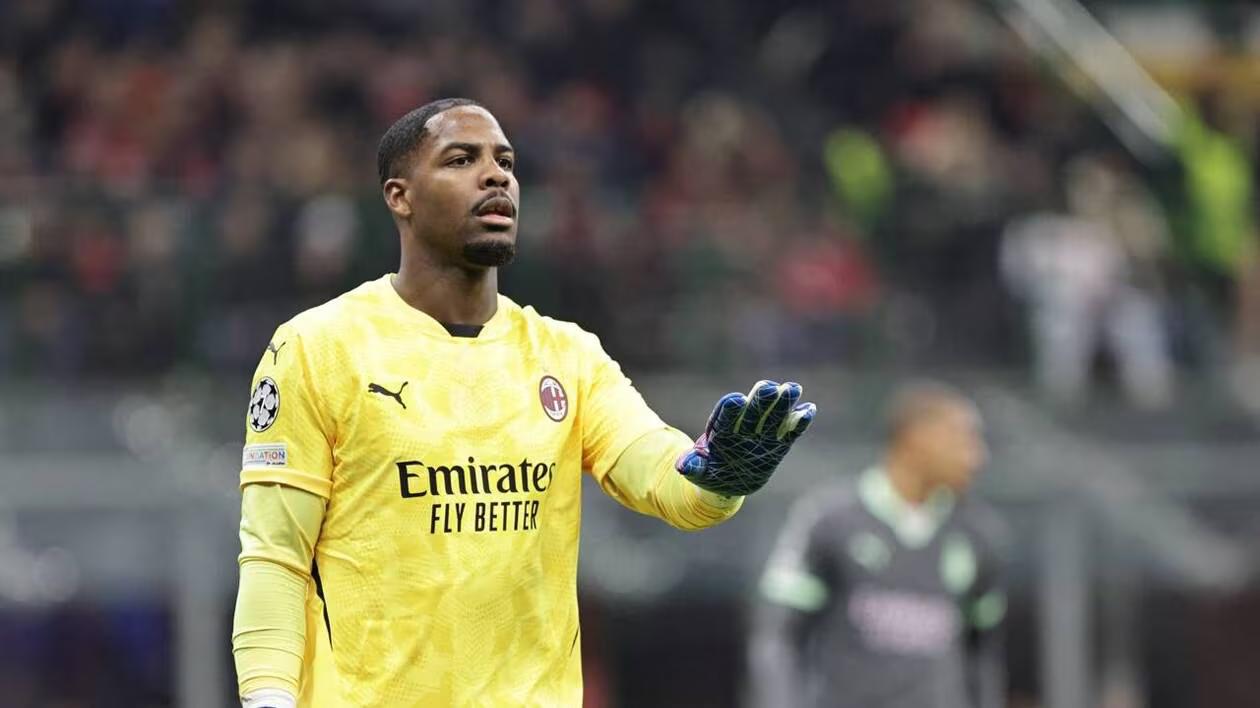 Mercato : L'AC Milan Vise Lucas Perri pour Succéder à Mike Maignan, l'OL Prêt à Céder ?