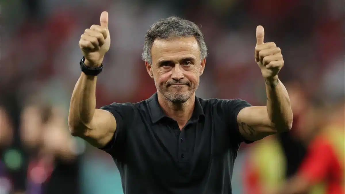Mercato PSG : Luis Enrique Prône l'Adhésion au Projet et Cible un Défenseur Central Polyvalent