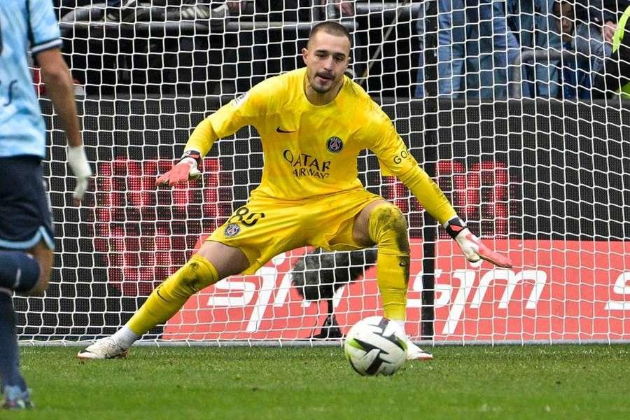 PSG : Gérone Passe à l'Action pour Arnau Tenas